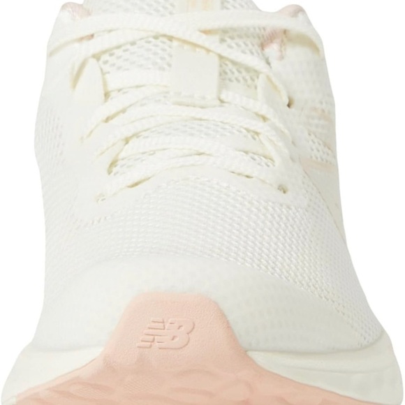 New Balance girls Cream and Pink Running Shoes 4.5 - Picture 3 of 8